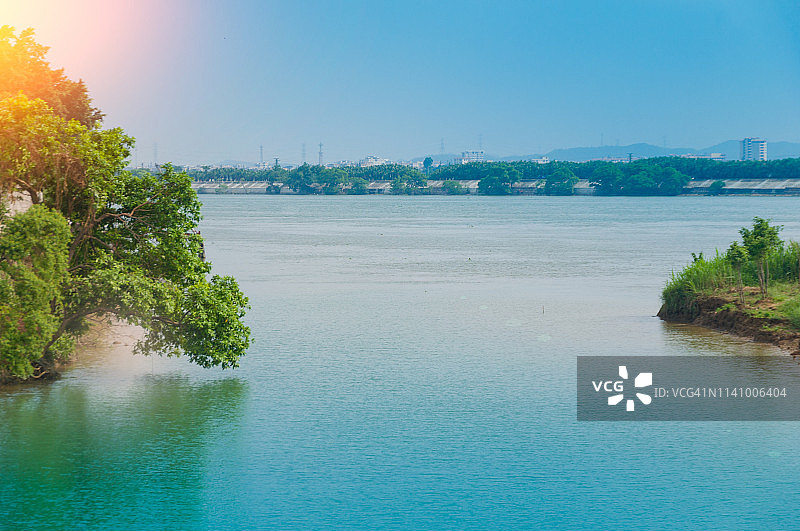 中国广东省江门市西江的迷人清晨图片素材