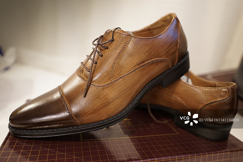 棕色皮革牛津鞋图片素材
