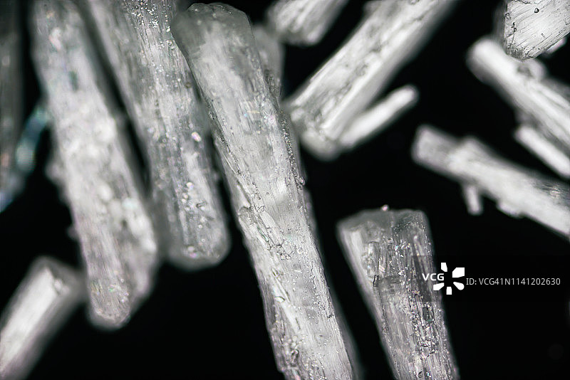 偏振光下的味精晶体图片素材