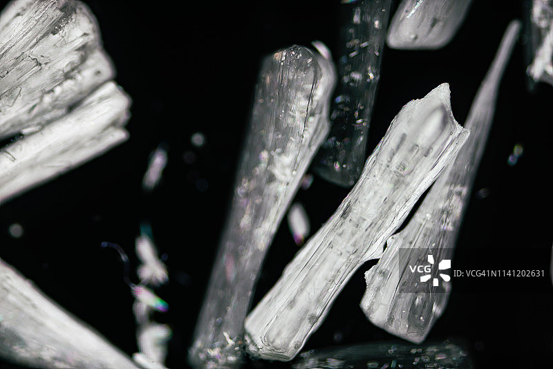 偏振光下的味精晶体图片素材