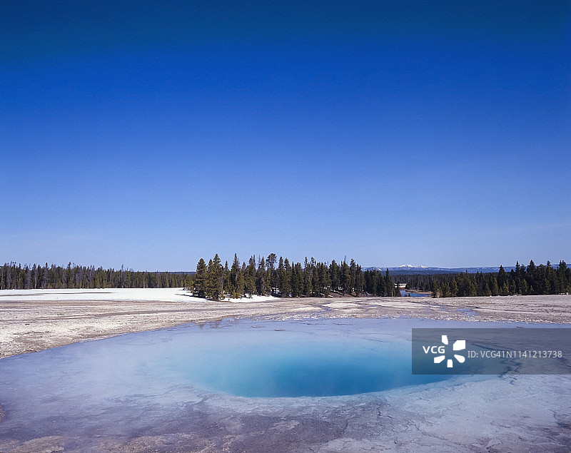 美国怀俄明州黄石国家公园温泉池图片素材