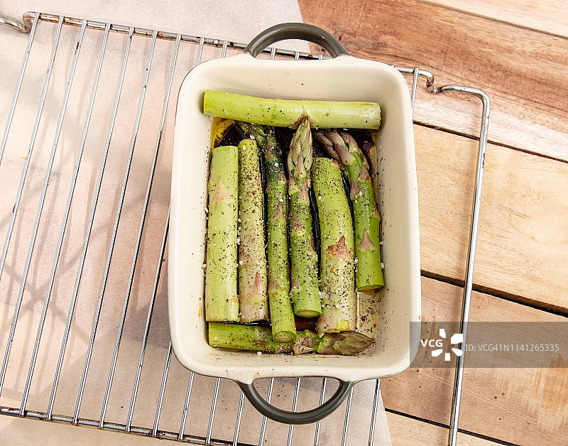 烤箱制作芦笋图片素材
