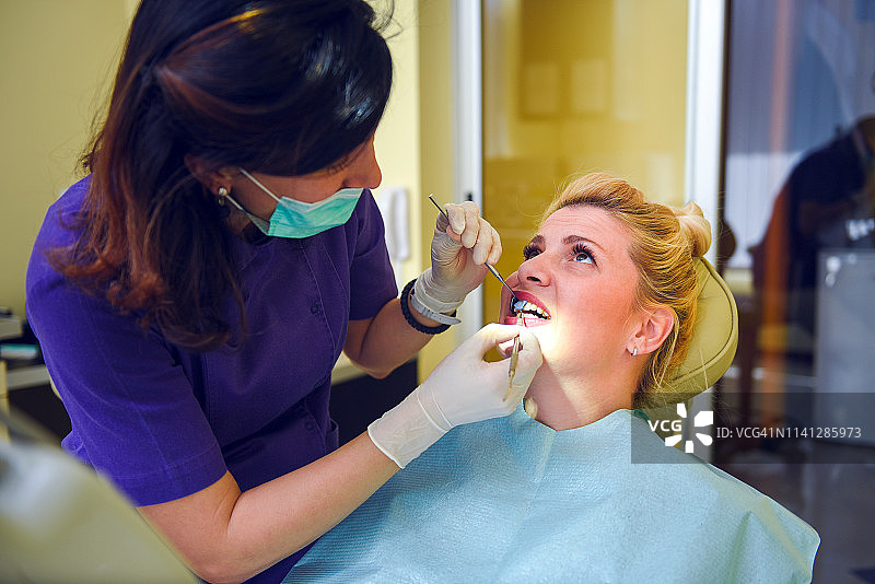 牙齿检查与抛光图片素材