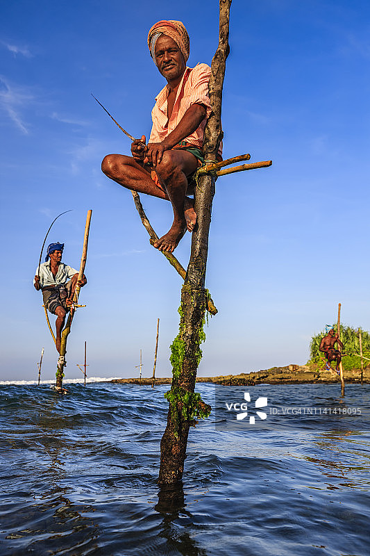 亚洲斯里兰卡的立钓渔夫图片素材