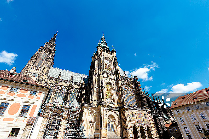 捷克共和国布拉格圣维特大教堂仰视角度照片图片素材