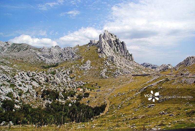 克罗地亚韦莱比特山上的图洛夫岩石图片素材