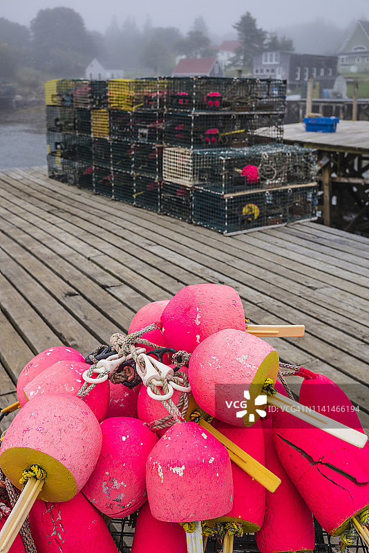 美国缅因州克莱德港龙虾浮标图片素材