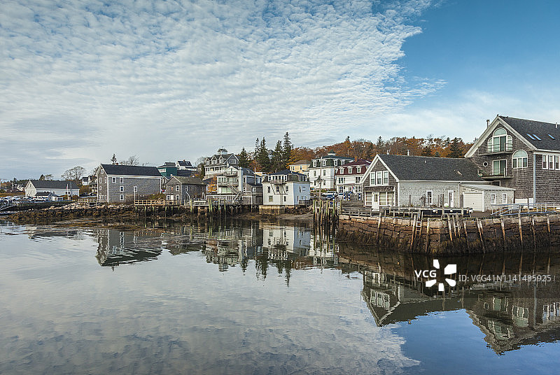 美国缅因州斯托宁顿斯托宁顿港的秋季早晨图片素材
