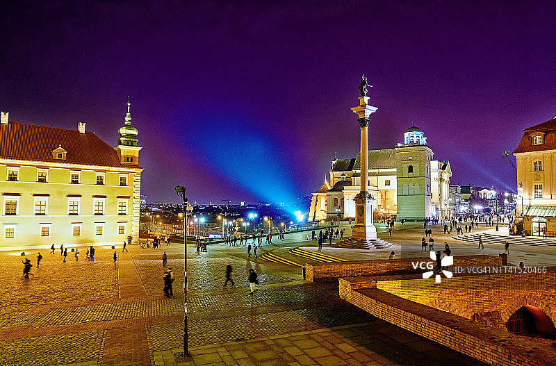 华沙城堡广场的西吉斯蒙德柱夜景图片素材