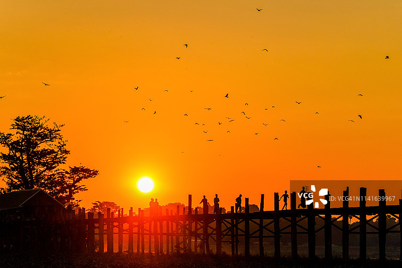 乌本桥日出图片素材