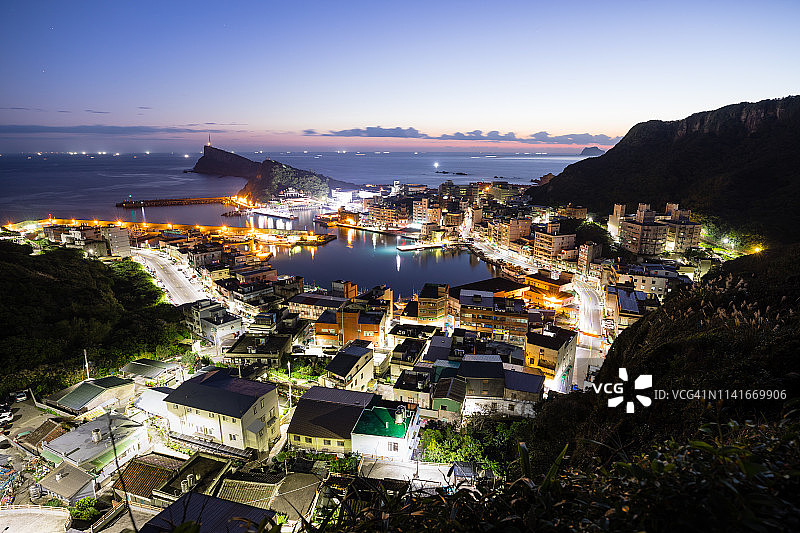 中国台湾基隆早晨的渔港景色。基隆是位于中国台湾东北部的主要港口城市图片素材