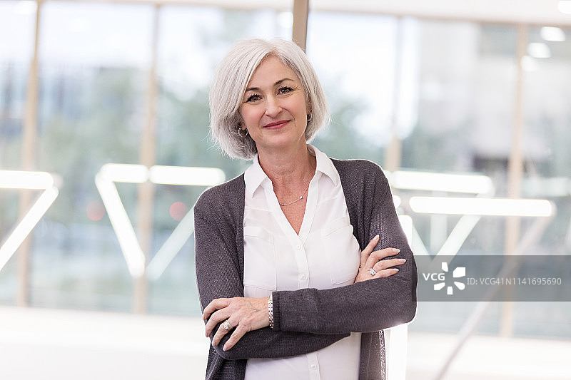 主席对着镜头微笑图片素材