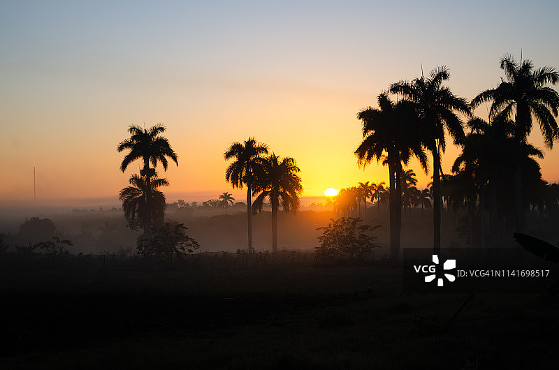 古巴乡村的日出图片素材