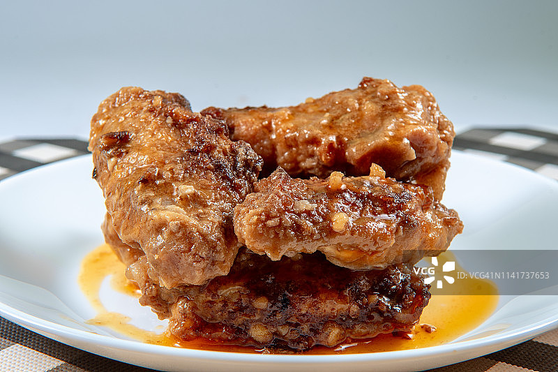 地中海美食：杏仁酱鸡翅图片素材