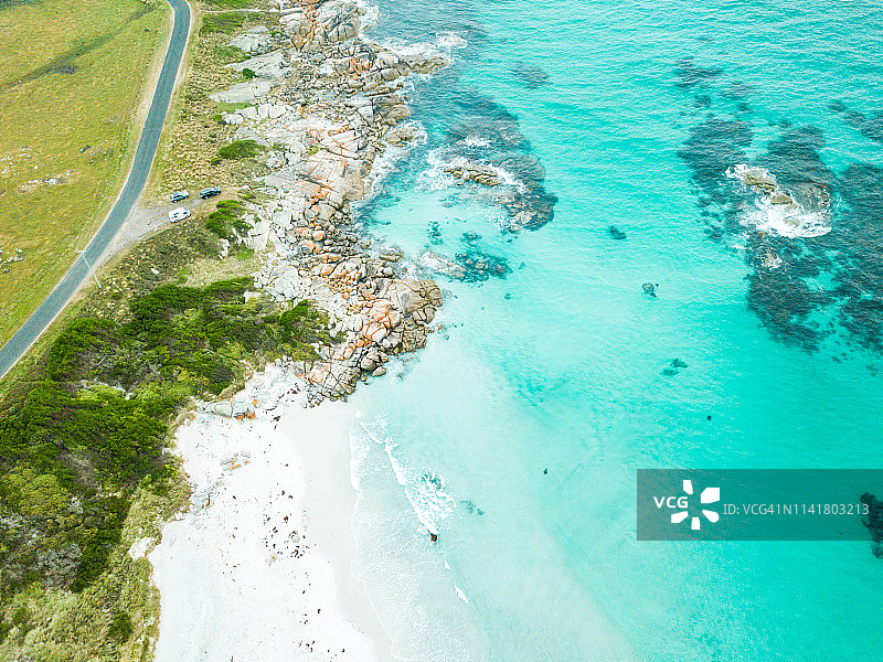 空无一人的荒凉海滩航拍照片图片素材