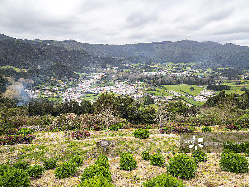 葡萄牙亚速尔群岛弗纳斯山谷城镇风光图片素材