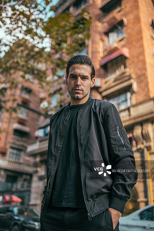 街上的有魅力男人图片素材