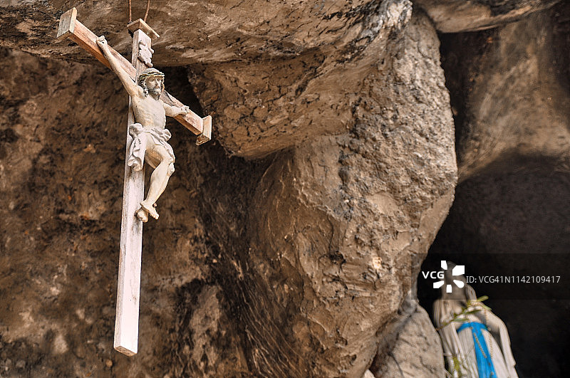 十字架上的耶稣图片素材