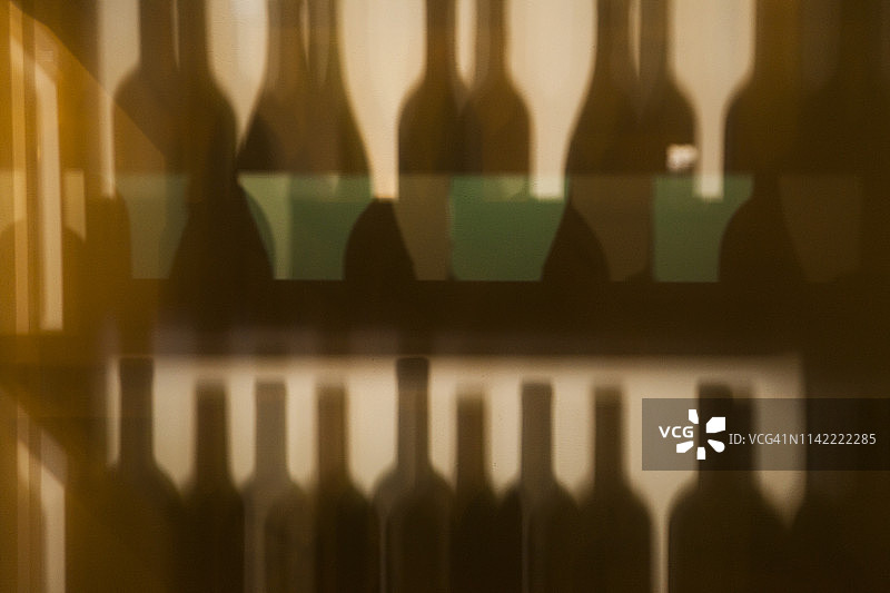 吧台酒瓶图片素材