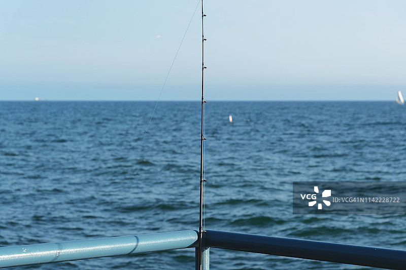 海洋和钓鱼竿图片素材