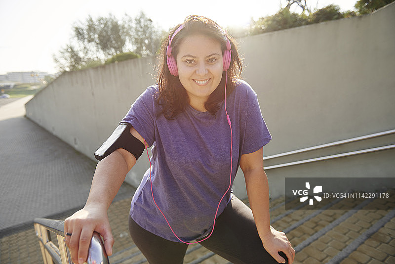跑步是保持健康生活方式的方式，波兰热舒夫图片素材