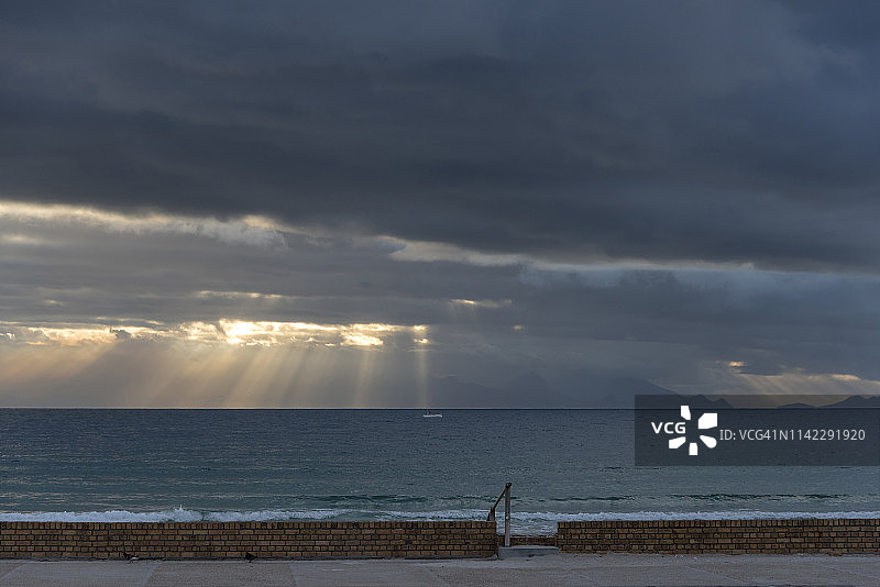 东部日出，鱼钩海滩，开普敦，南非图片素材
