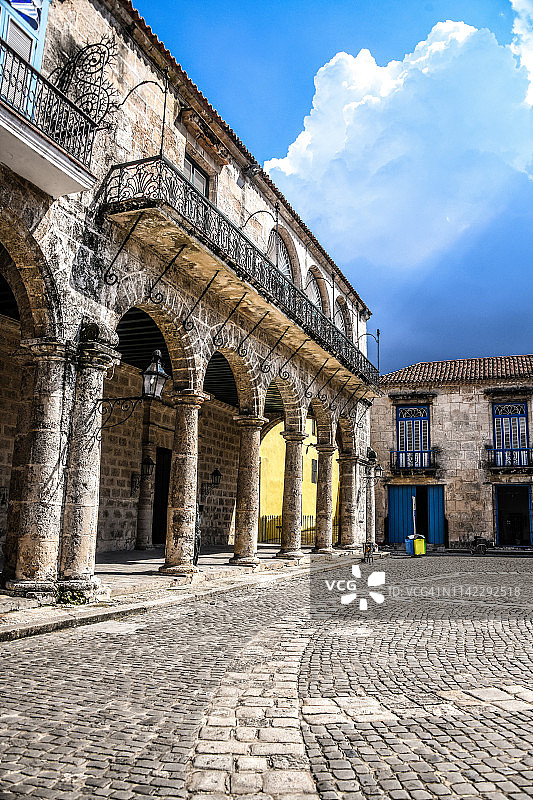 哈瓦那的广场和古老建筑景观图片素材