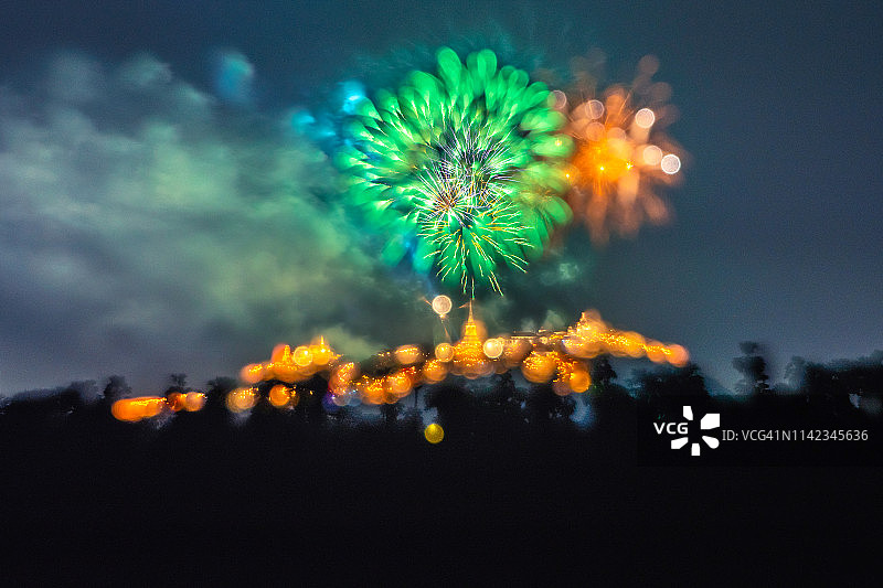 夜空中的烟花图片素材