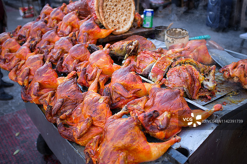 乌鲁木齐街头售卖的烤鸡图片素材
