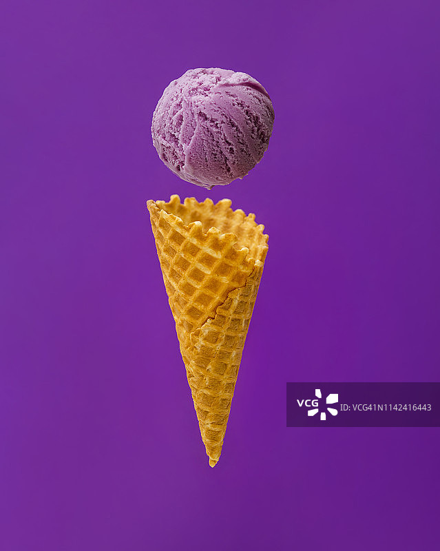 冰淇淋甜筒图片素材