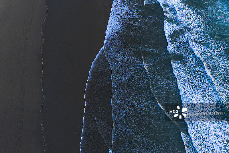 清澈的绿松石色海洋航拍图片素材