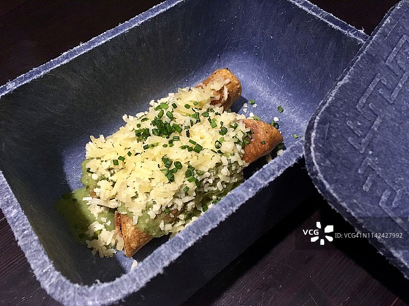 塑料盒装美味塔可图片素材