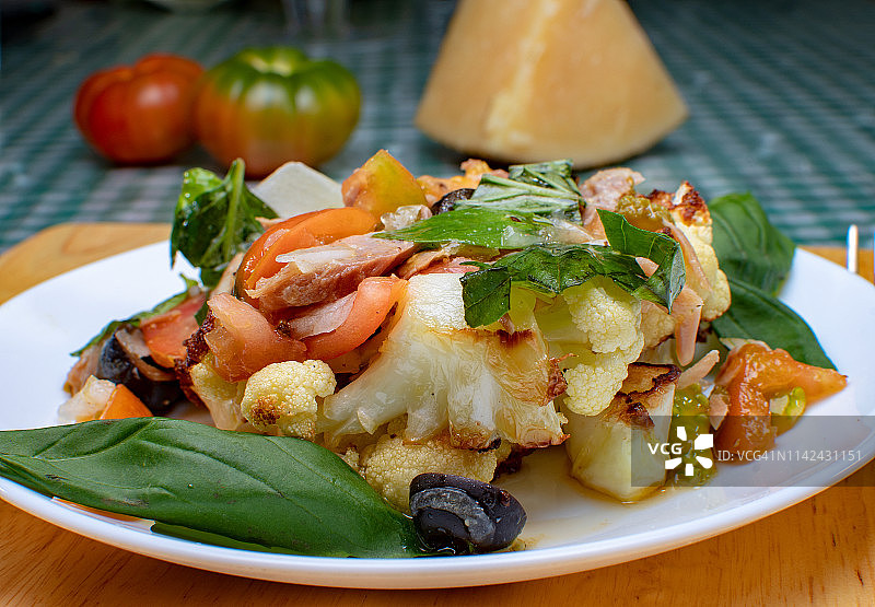 用意大利风味装饰的烤花椰菜图片素材