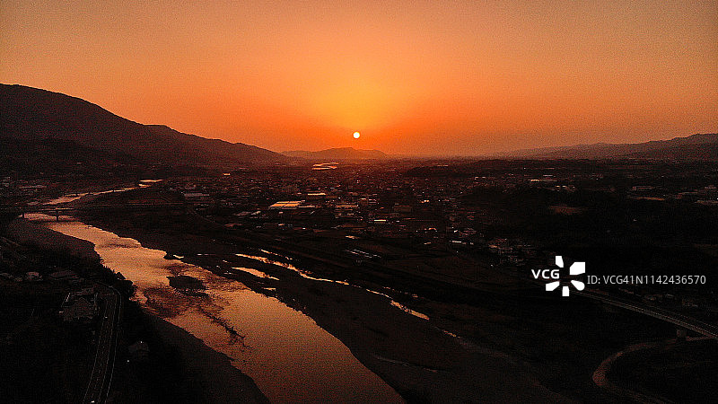 纪之川市的日落图片素材