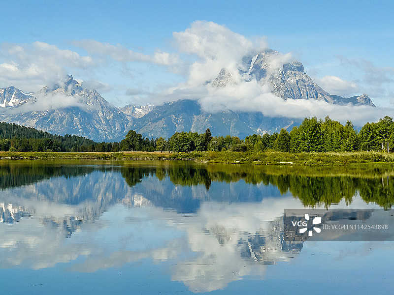 Grand Teton 山倒映在牛轭弯图片素材