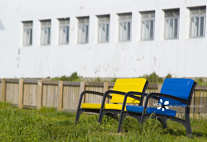 眺望大海的长椅图片素材