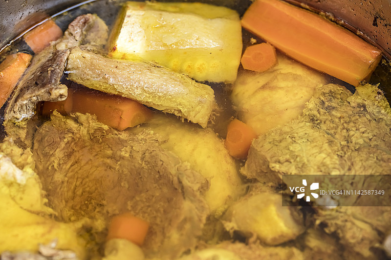 锅中蔬菜高汤图片素材