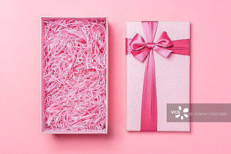 打开的空礼品盒图片素材