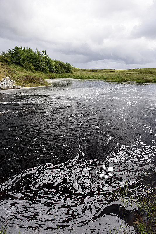 苏格兰路易斯岛拉赛的三文鱼河图片素材