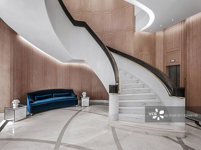 豪华珠宝店内的螺旋楼梯图片素材