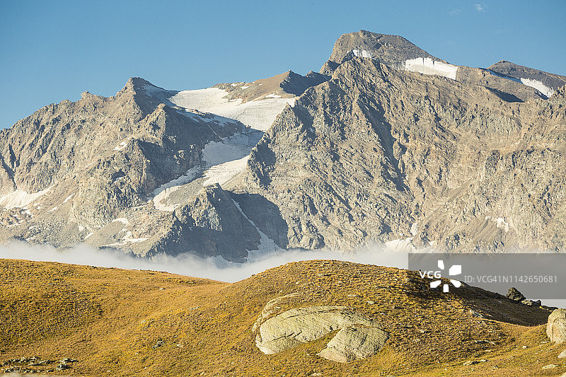 意大利皮埃蒙特大艾格耶鲁斯山，切雷索莱雷亚莱，格雷安阿尔卑斯山，大帕拉迪索国家公园图片素材