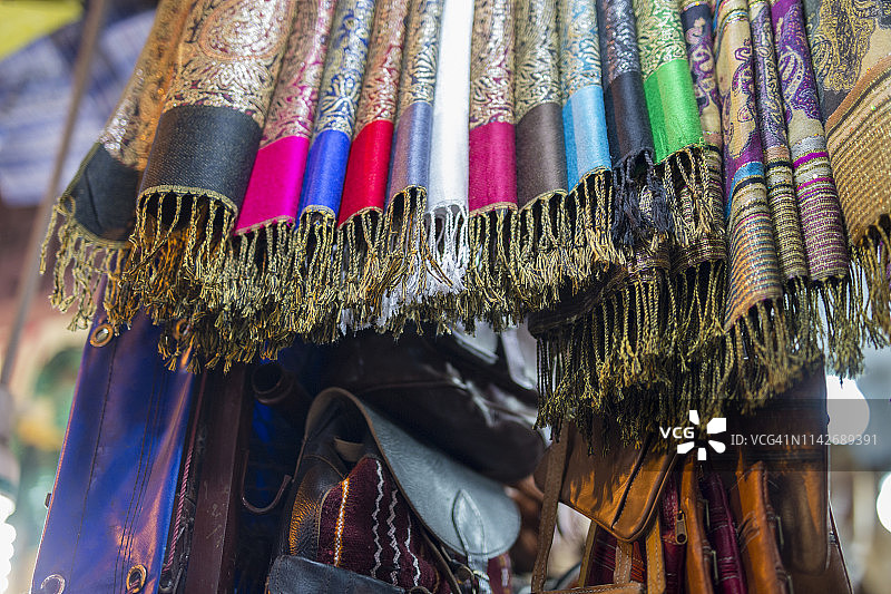 商店里的围巾（摩洛哥）图片素材