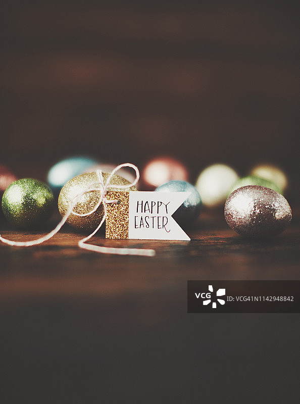 闪光复活节彩蛋和复活节快乐消息背景图片素材