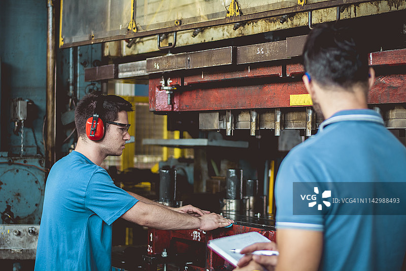 冲压弯管机图片素材