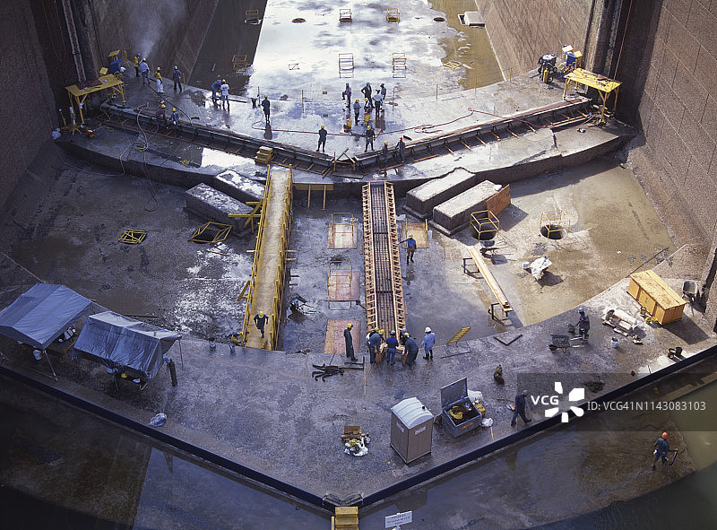 巴拿马运河改造期间的空船闸景观图片素材