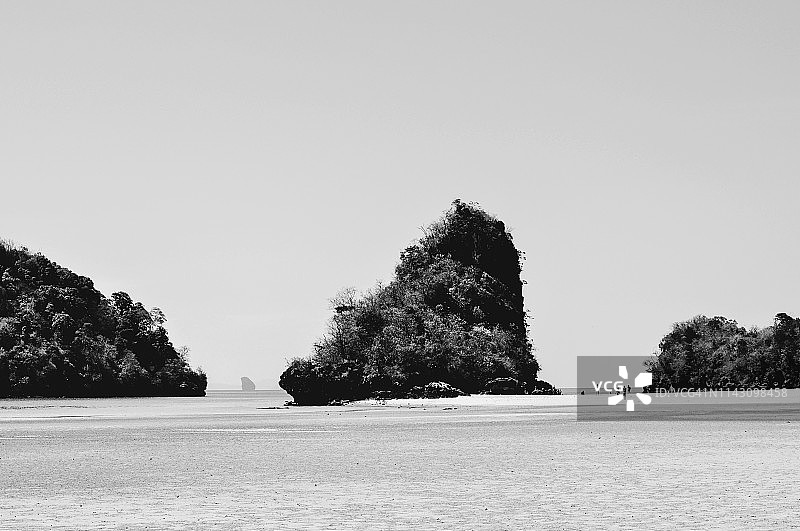 泰国甲米海域的石灰岩图片素材