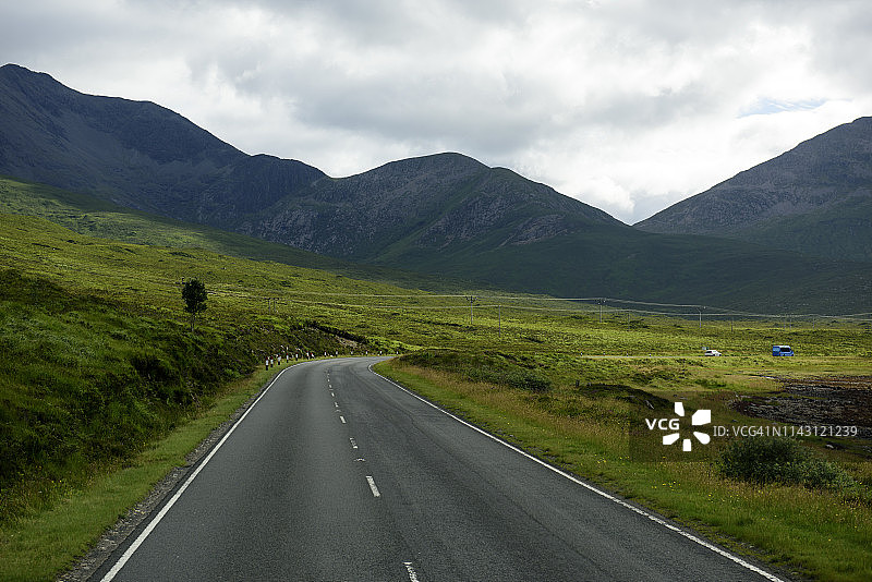 苏格兰斯凯岛Luib附近的道路图片素材
