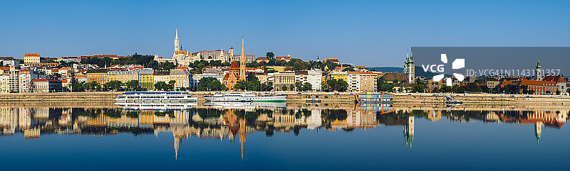 布达佩斯全景，渔人堡与德热教堂图片素材