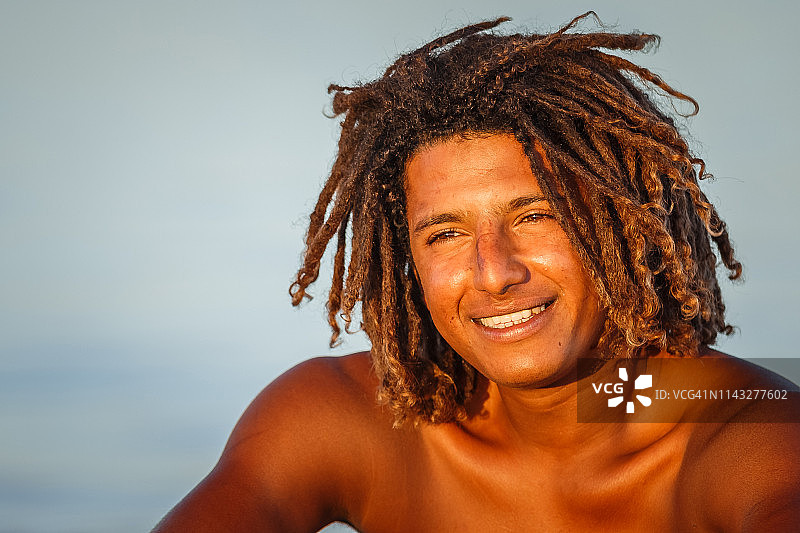 有脏辫的男人图片素材