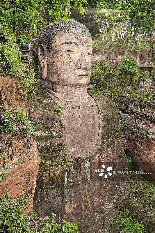 乐山大佛高角度景观图片素材